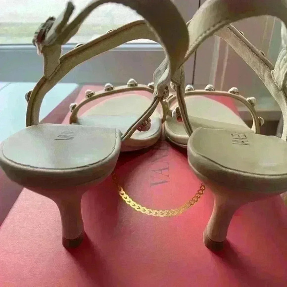 Vaneli Maryke Fabric & Pearl Sandals in Champagne Fabric 9 M - Picture 4 of 8